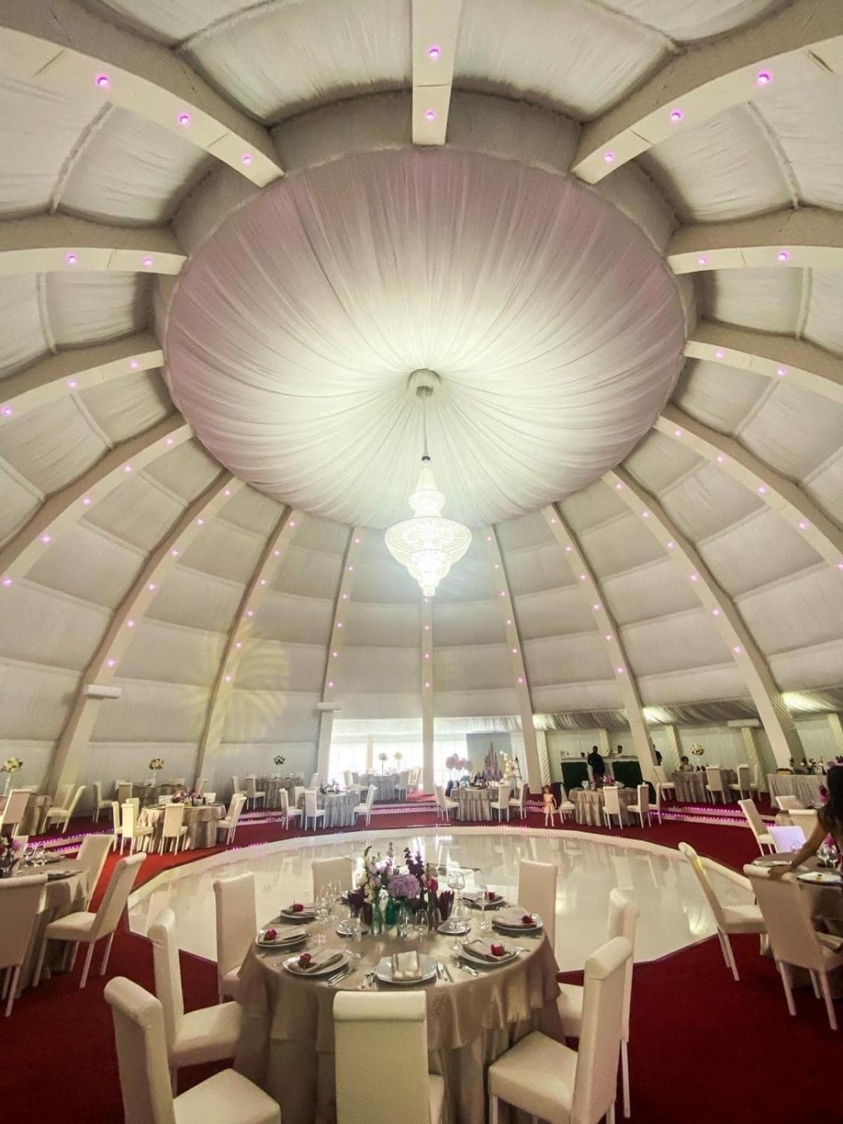 فندق Royal Park Complex Bascov المظهر الخارجي الصورة